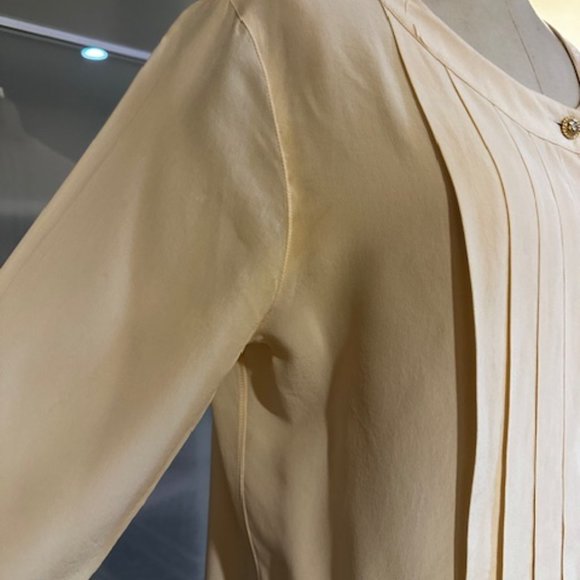 Vintage 80’s Chanel Cream Silk Pleated Logo Gold Button Blouse Women’s M - L - Picture 6 of 6